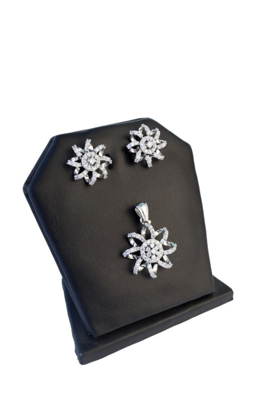 Banu Classic Flower Studded Pendant Set With Zircon Silver925